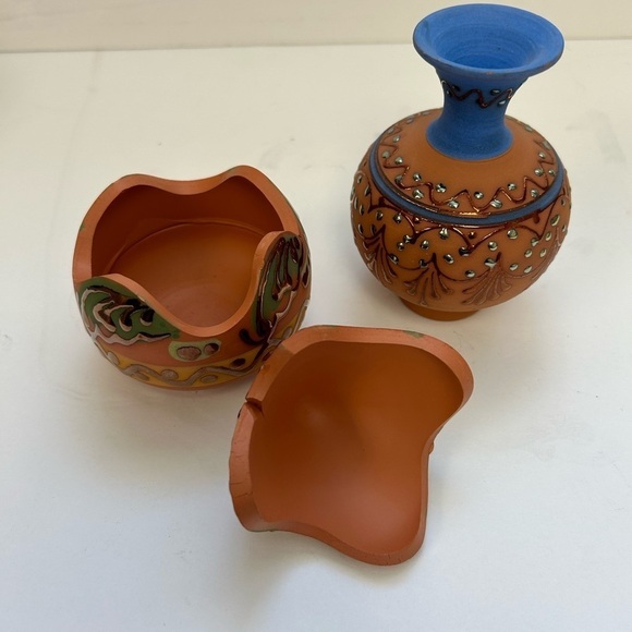 Red Clay Pottery / Lidded Trinket /Oval Hand Painted /Matching Small Vase - Picture 8 of 10